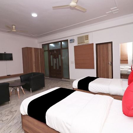 Super Capital O Esscon House Near Payal Cinema Otel Gurgaon Dış mekan fotoğraf