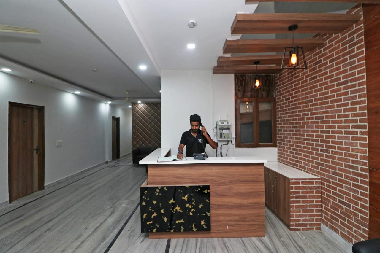Super Capital O Esscon House Near Payal Cinema Otel Gurgaon Dış mekan fotoğraf