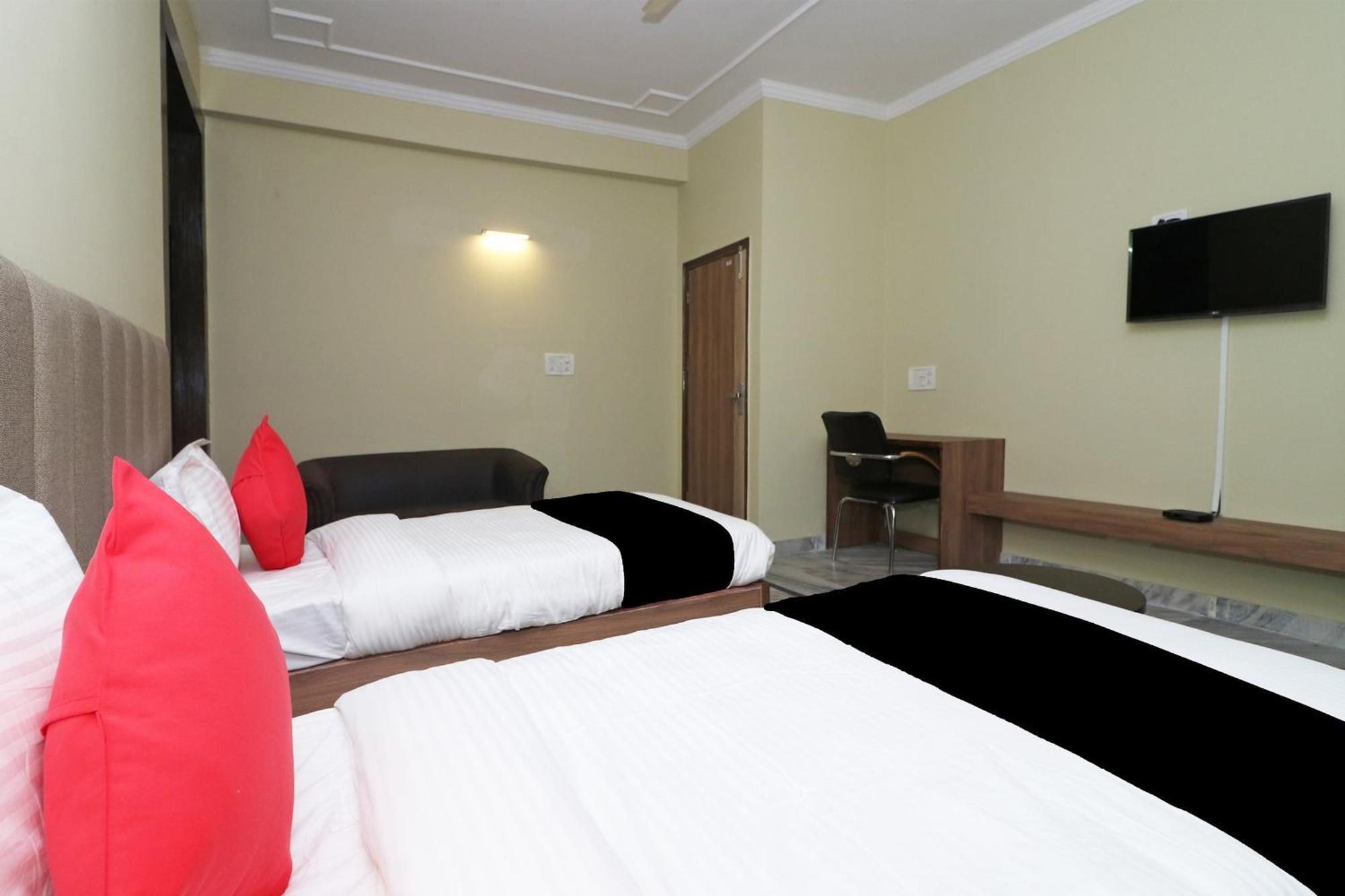 Super Capital O Esscon House Near Payal Cinema Otel Gurgaon Dış mekan fotoğraf