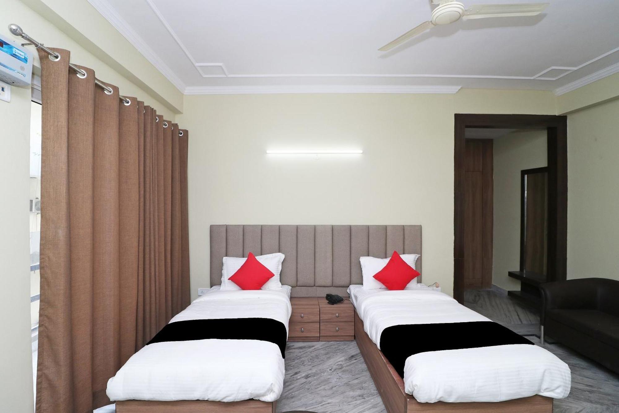 Super Capital O Esscon House Near Payal Cinema Otel Gurgaon Dış mekan fotoğraf