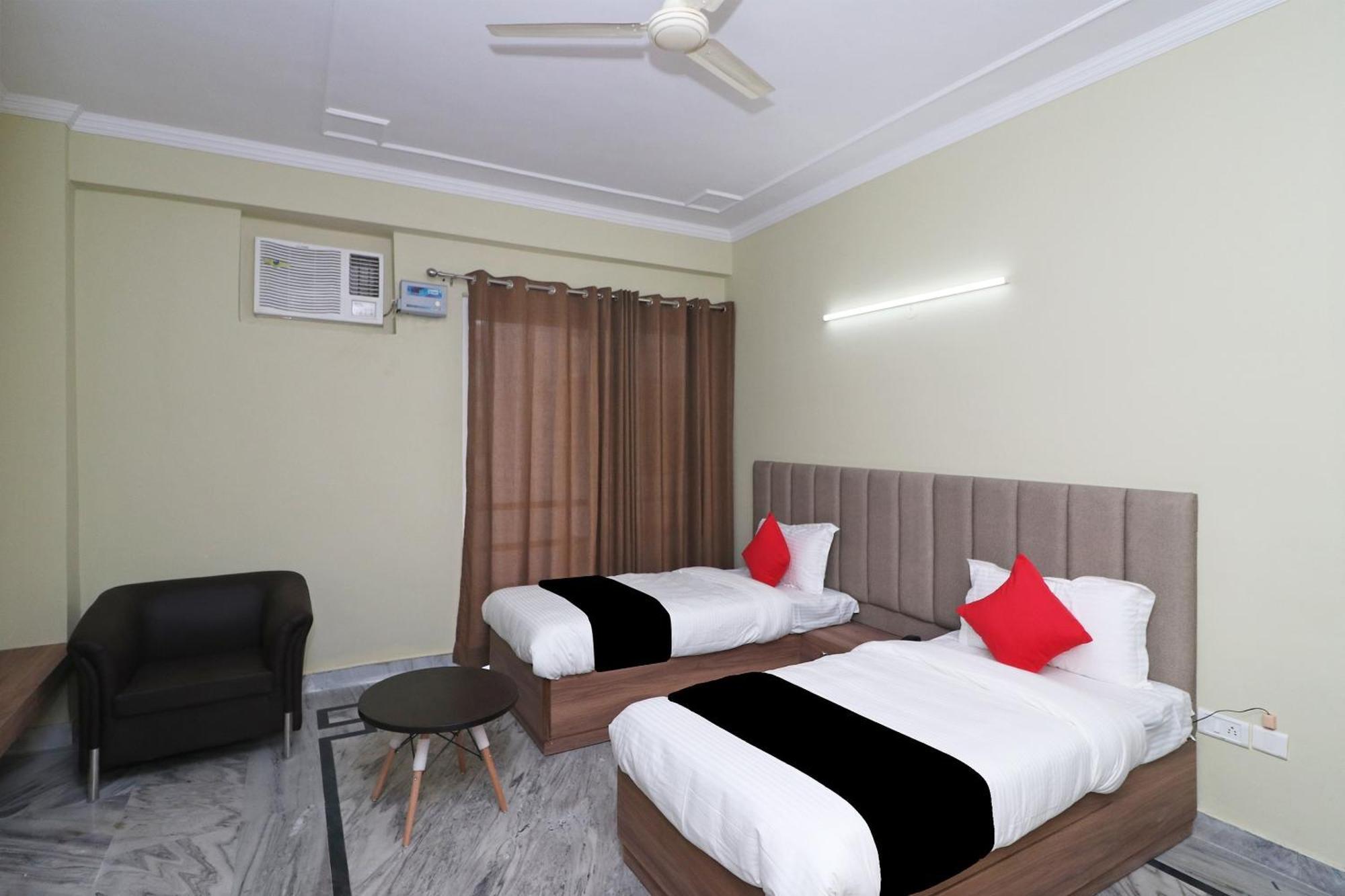Super Capital O Esscon House Near Payal Cinema Otel Gurgaon Dış mekan fotoğraf