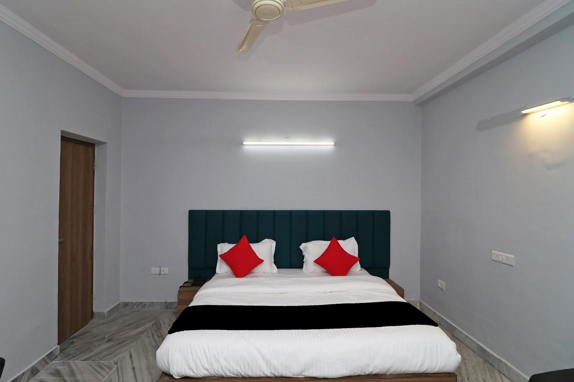 Super Capital O Esscon House Near Payal Cinema Otel Gurgaon Dış mekan fotoğraf