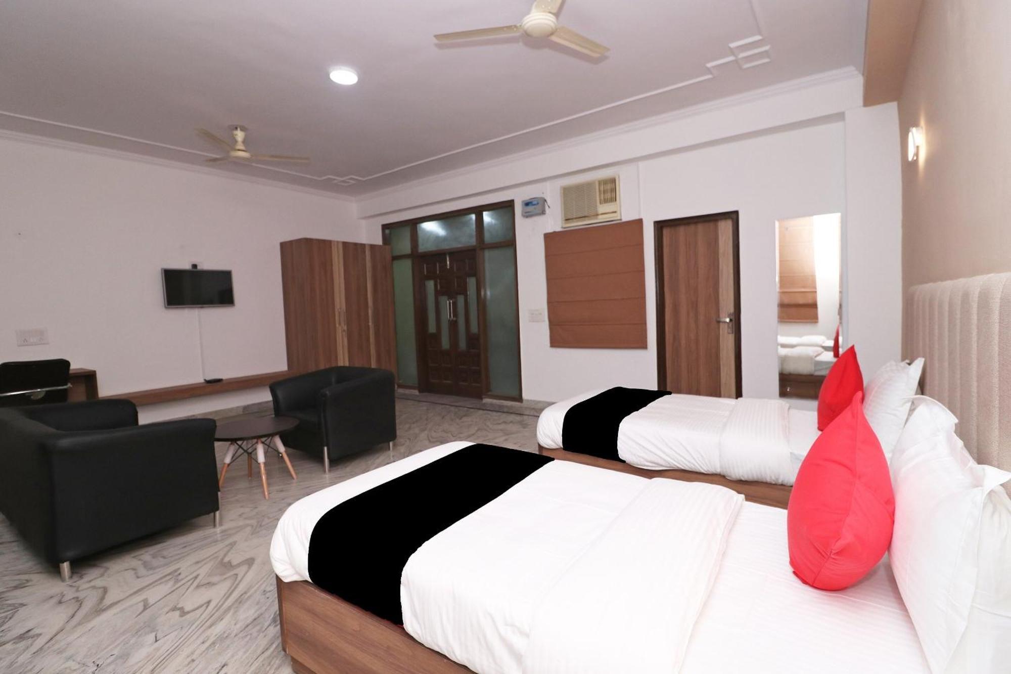 Super Capital O Esscon House Near Payal Cinema Otel Gurgaon Dış mekan fotoğraf