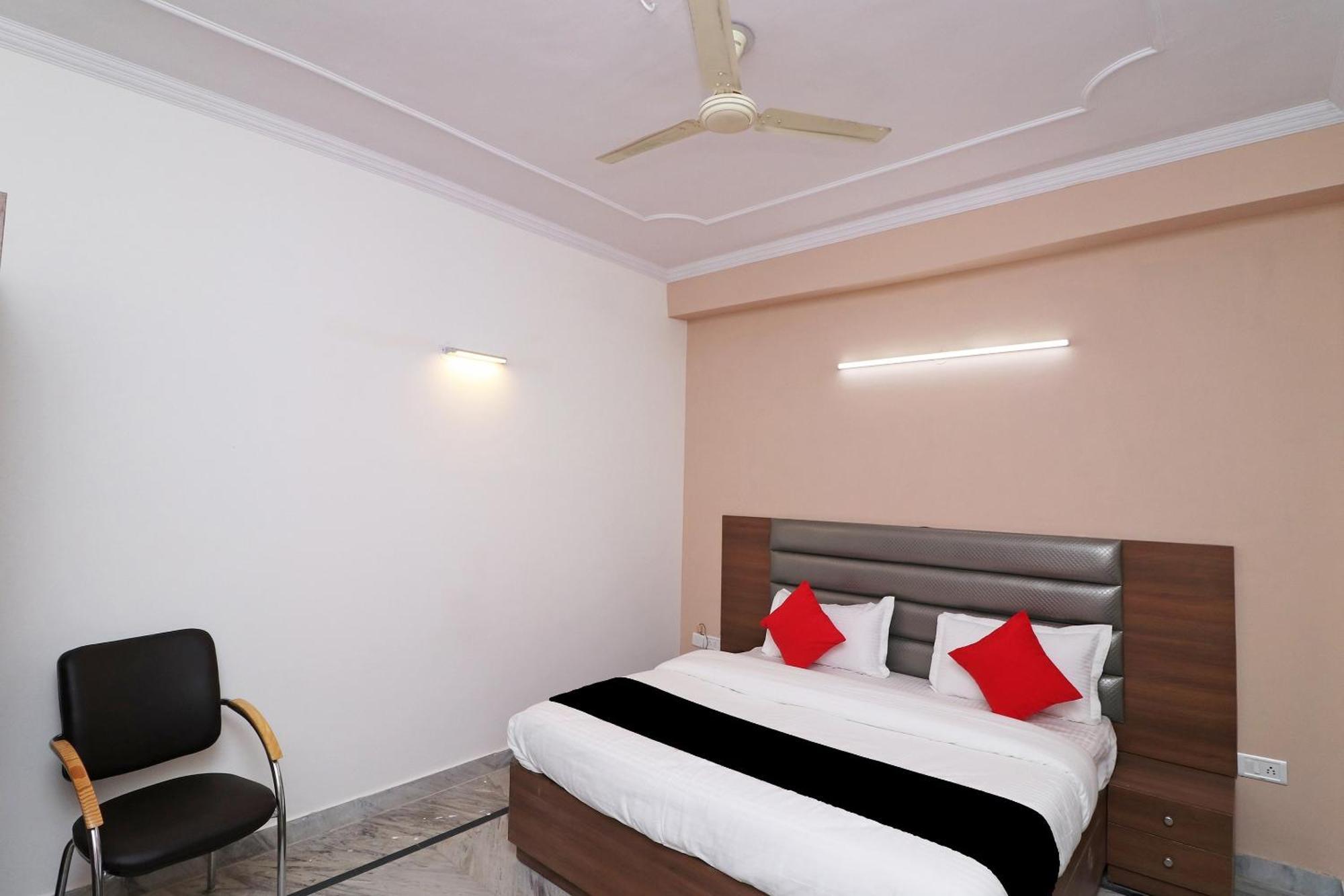 Super Capital O Esscon House Near Payal Cinema Otel Gurgaon Dış mekan fotoğraf