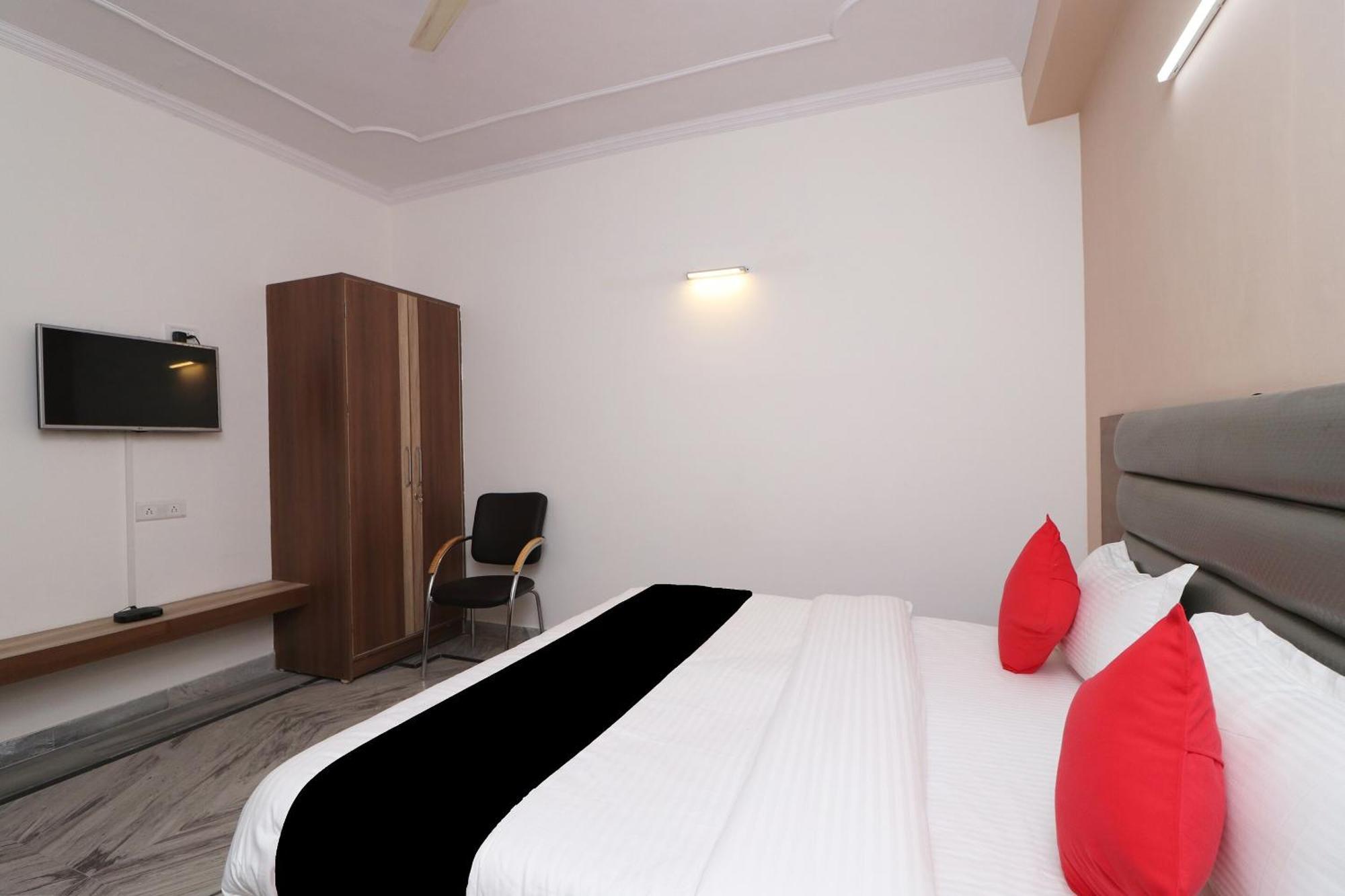 Super Capital O Esscon House Near Payal Cinema Otel Gurgaon Dış mekan fotoğraf