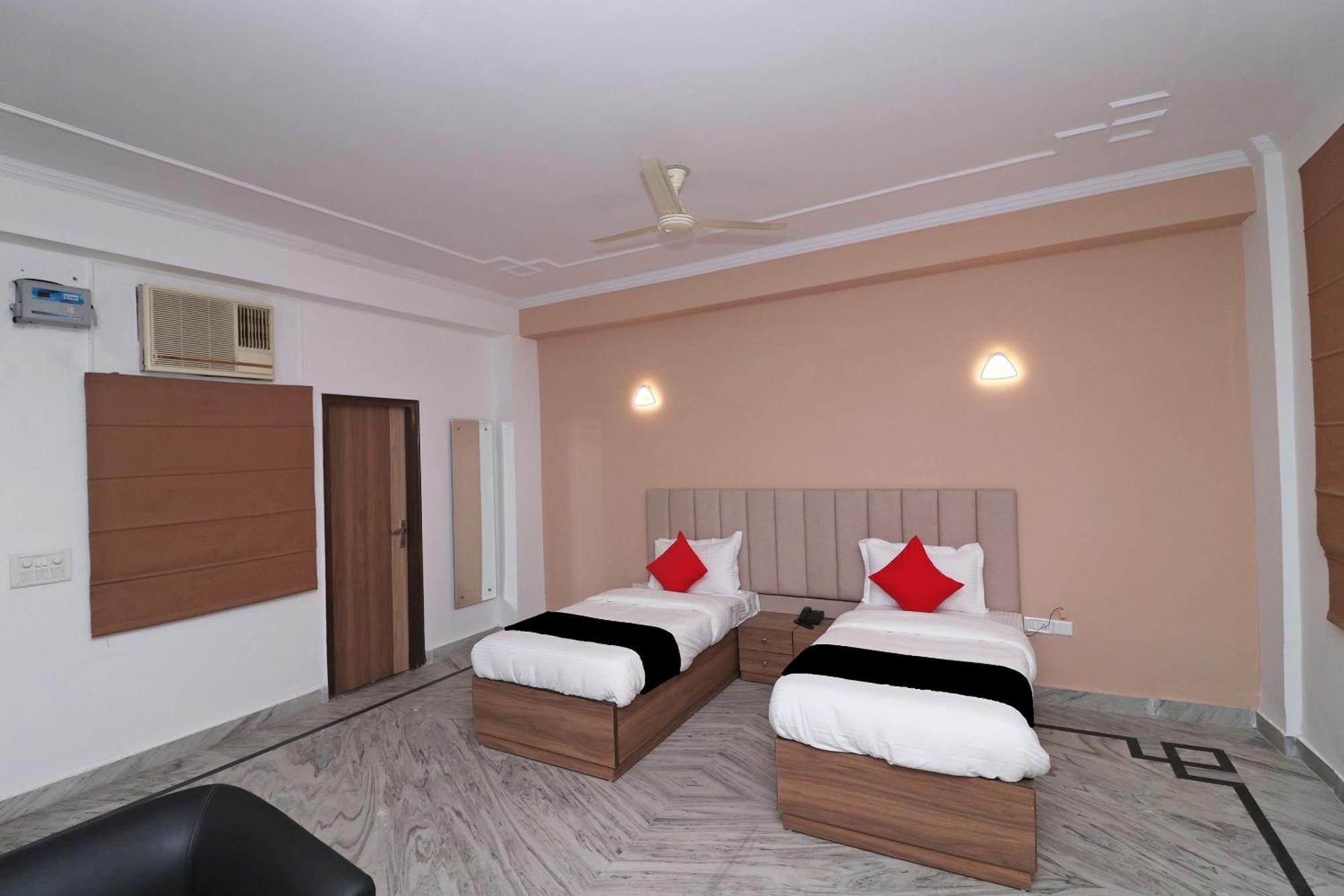 Super Capital O Esscon House Near Payal Cinema Otel Gurgaon Dış mekan fotoğraf