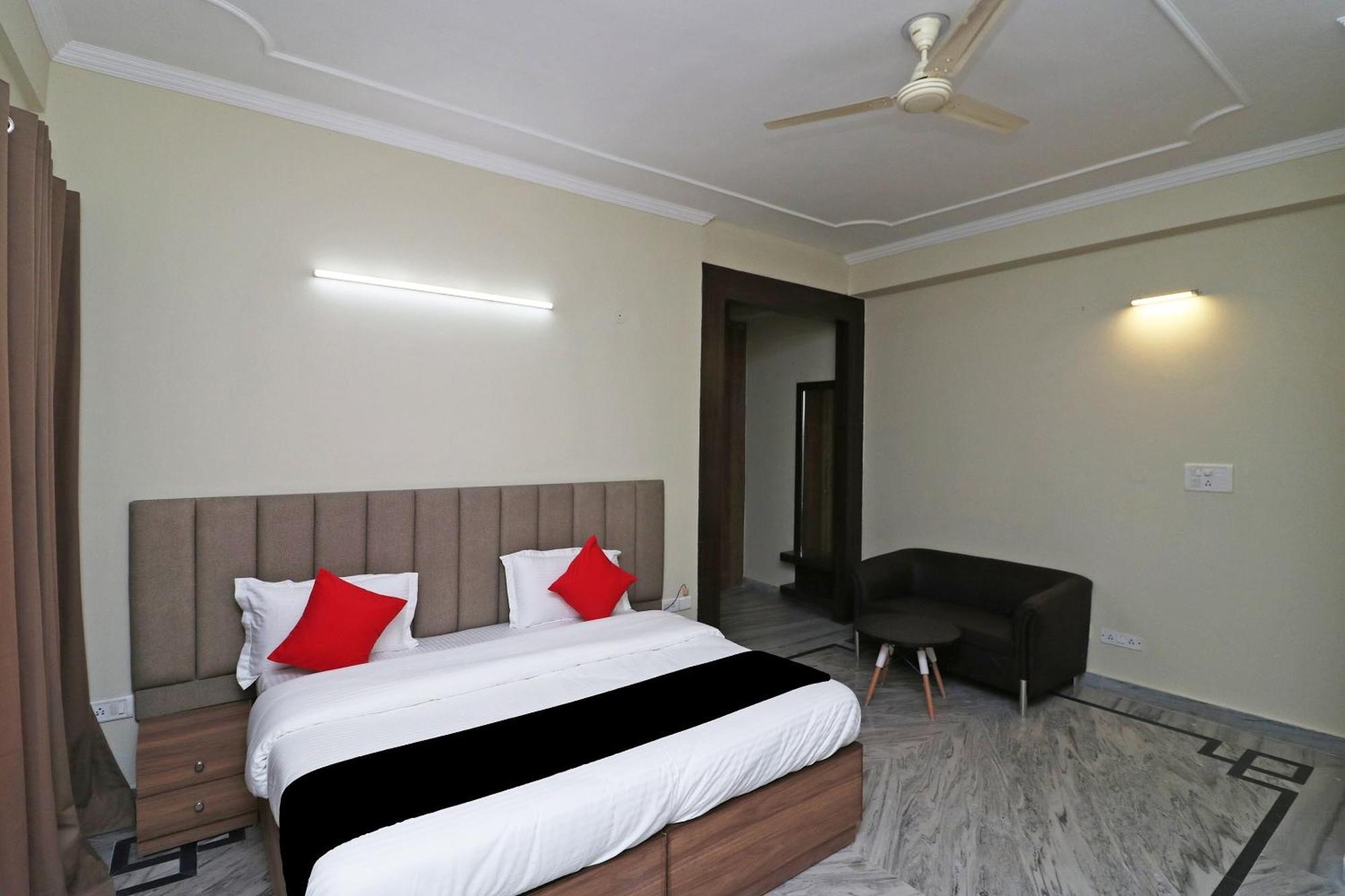Super Capital O Esscon House Near Payal Cinema Otel Gurgaon Dış mekan fotoğraf