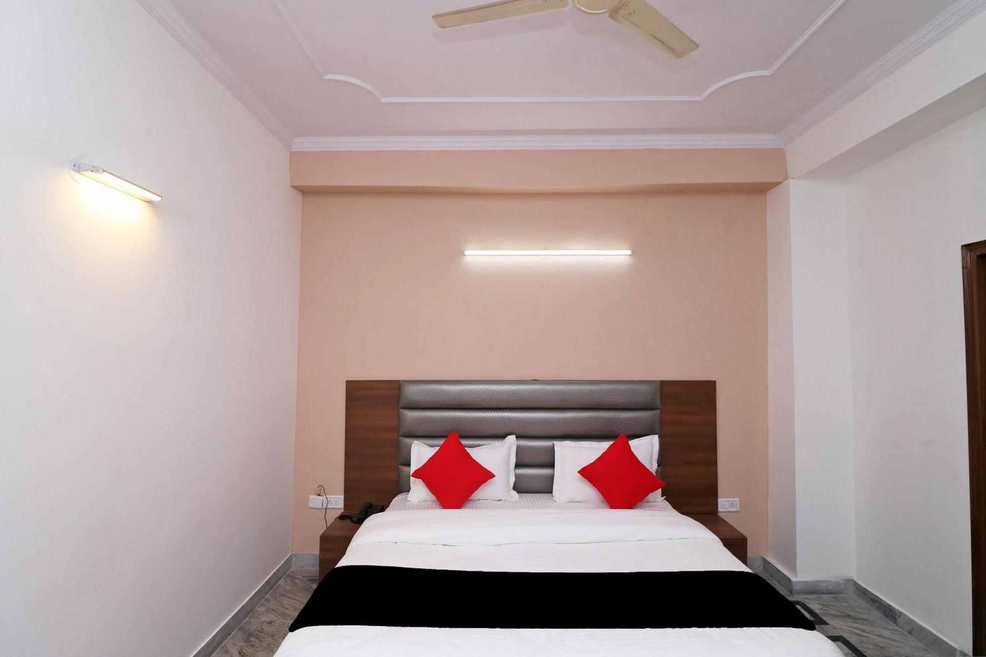 Super Capital O Esscon House Near Payal Cinema Otel Gurgaon Dış mekan fotoğraf